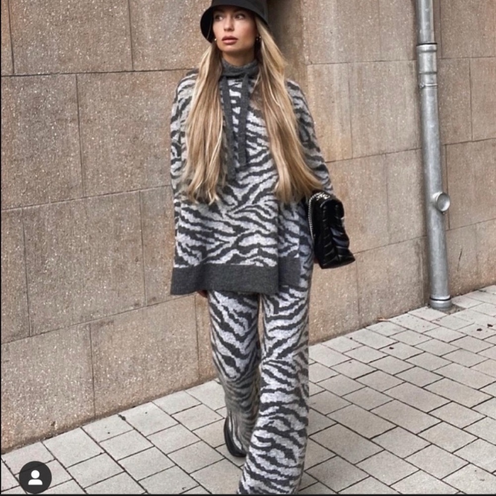 ZARA ANIMAL JACQUARD WOOL AND ALPACA BLEND SET - PANTS & HOODED SWEATER.